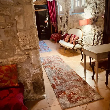 Des Arches アパート *