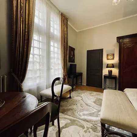 アパート Des Arches エーグ・モルト