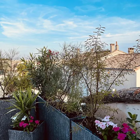 Des Arches アパート